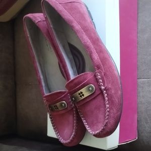 Women's Size 9 Naturalizer wine colored shoes